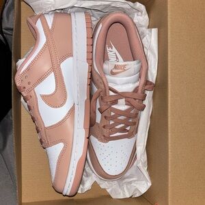 Women Nike dunks